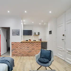 Beautiful Studio - Champs Elysees Париж